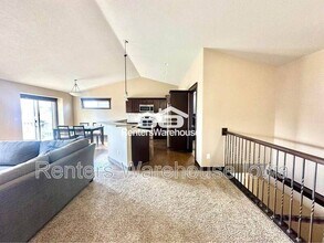 9664 Alderwood Dr in West Des Moines, IA - Building Photo - Building Photo