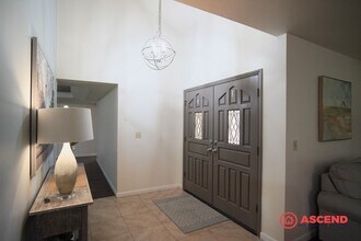 7504 Feather River Dr in Bakersfield, CA - Building Photo - Building Photo