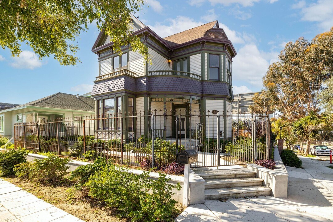 670 20th St in San Diego, CA - Building Photo