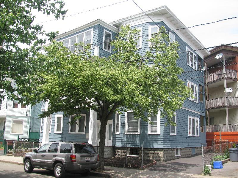 17 Ames St, Unit 1 in Somerville, MA - Foto de edificio