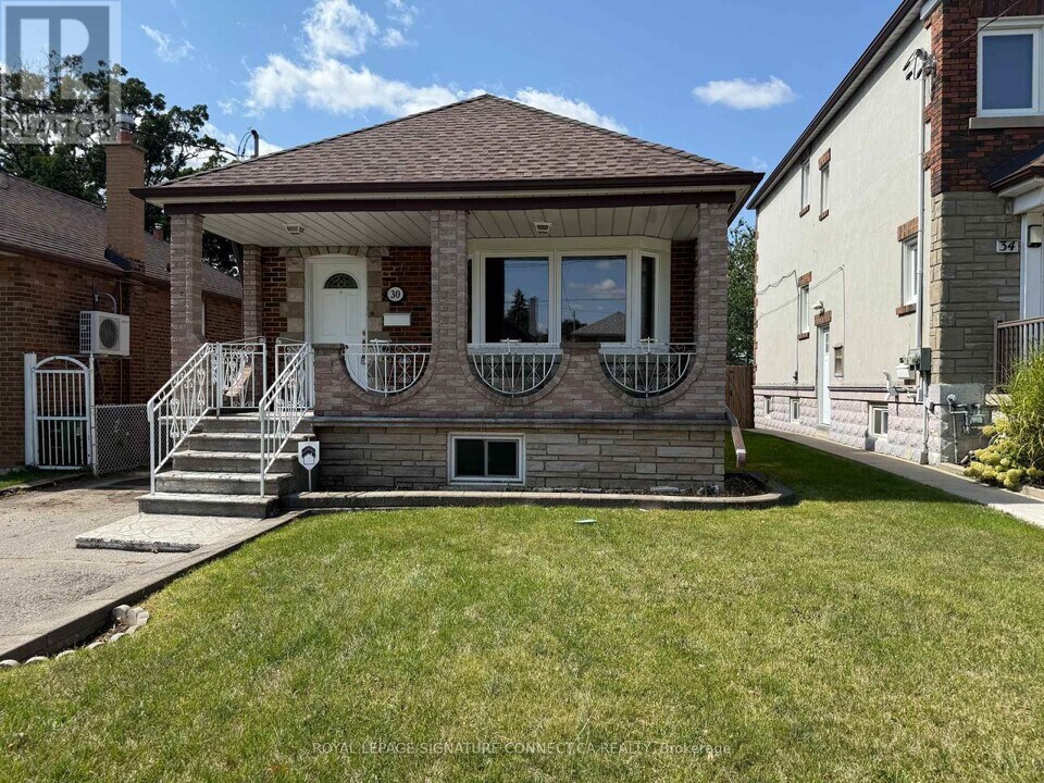 30 Snider Ave in Toronto, ON - Building Photo