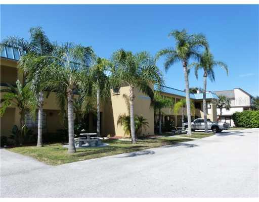 439 Paula Dr S in Dunedin, FL - Building Photo