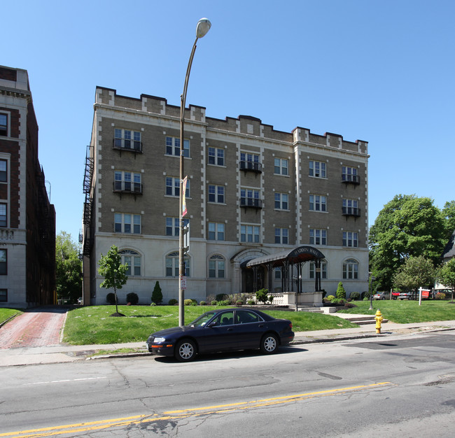 Haddon Hall Apartments in Rochester, NY - Building Photo - Building Photo