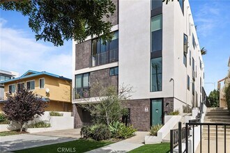2432 Penmar Ave in Los Angeles, CA - Building Photo - Building Photo