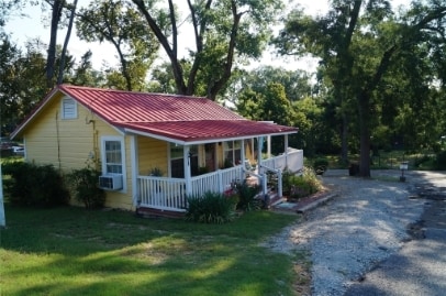 402 E College St in Canton, TX - Building Photo