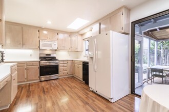 201 Gramercy Dr in San Mateo, CA - Building Photo - Building Photo