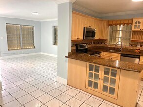 1575 W 53rd St in Hialeah, FL - Building Photo - Building Photo