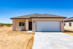 17481 Granada Dr in California City, CA - Building Photo