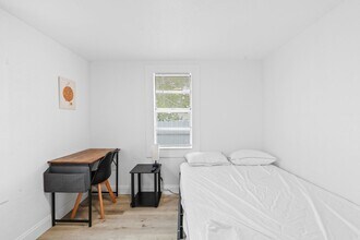 4660 24th St N in St. Petersburg, FL - Foto de edificio - Building Photo