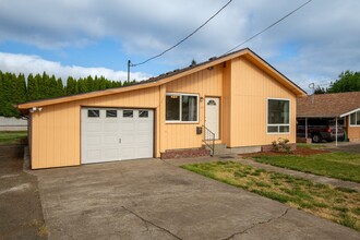 30 N Main St in Lebanon, OR - Building Photo - Building Photo