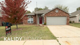 9317 Apple Dr in Midwest City, OK - Building Photo