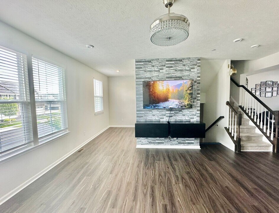 325 Helenium Dr in Mars, PA - Building Photo