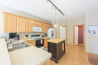 13710 54th Ave N in Minneapolis, MN - Building Photo - Building Photo