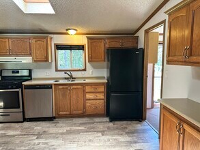 E2427 Holmes Rd in Waupaca, WI - Building Photo - Building Photo