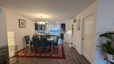 1005 Charlton Ln in Naperville, IL - Building Photo - Building Photo
