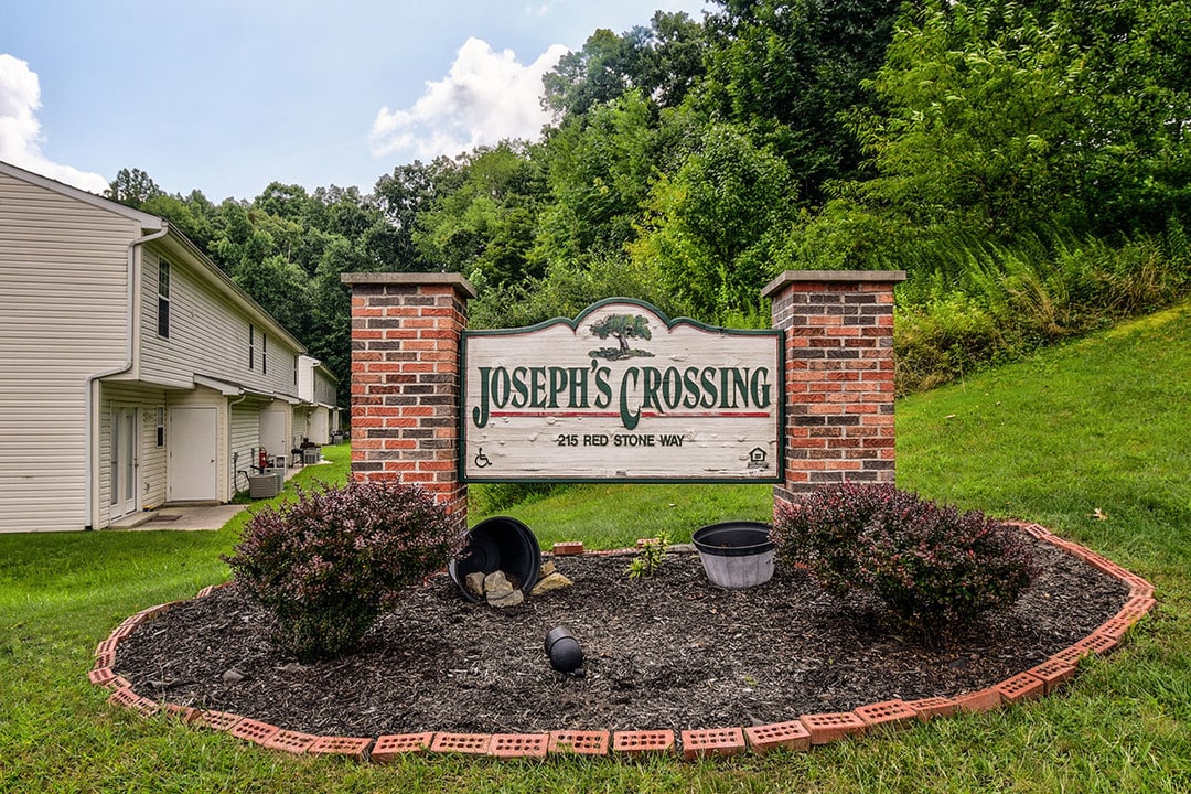 Joseph''s Crossing in Summersville, WV - Building Photo