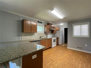 2352 Arrow Cir in Atlanta, GA - Building Photo - Building Photo
