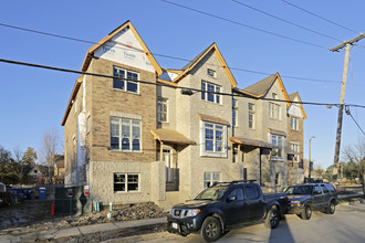 Fountain Pointe Townhomes in Elmhurst, IL - Foto de edificio - Building Photo