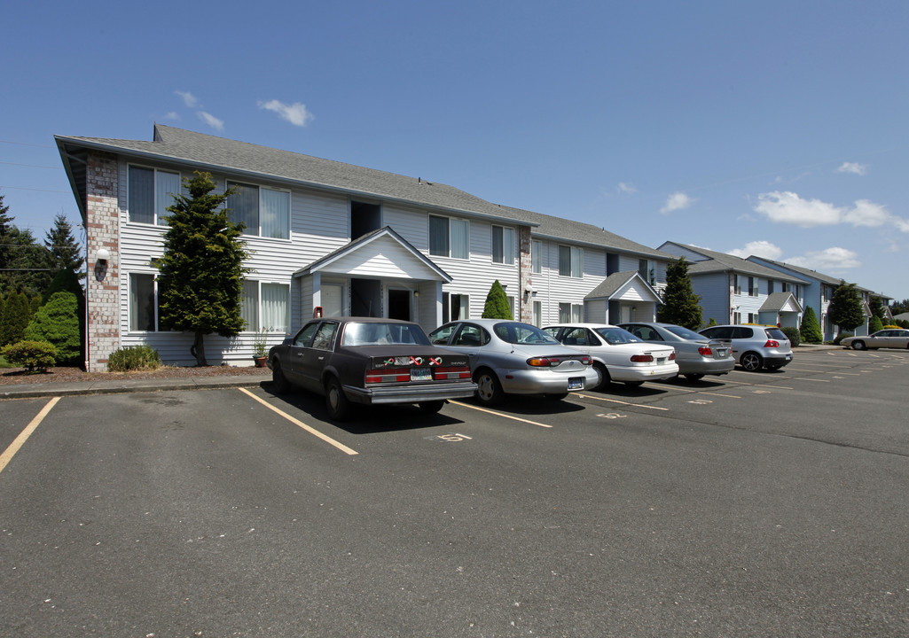 Pioneer Court Apartments in Stayton, OR - Building Photo