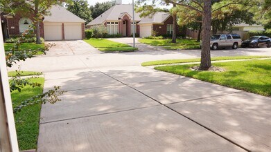 3915 Summerfield Dr in Pearland, TX - Building Photo - Building Photo
