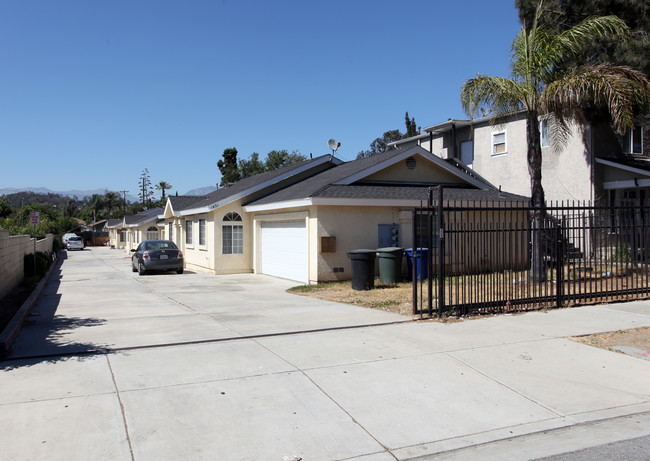 1451-1459 Laurel Ave in Pomona, CA - Foto de edificio - Building Photo