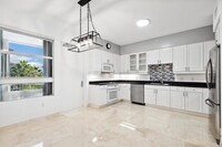 717 Crandon Blvd in Key Biscayne, FL - Building Photo - Building Photo