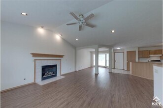 555 N Bristol Ct in Wichita, KS - Building Photo - Building Photo