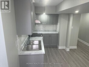 32 Silo Ct in Brampton, ON - Building Photo - Building Photo