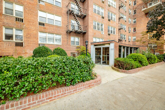 Toledo Court in Elmhurst, NY - Building Photo - Building Photo