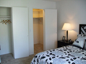 Stratton Apartment Homes in San Diego, CA - Building Photo - Building Photo