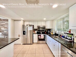 6345 Newtown Cir in Tampa, FL - Foto de edificio - Building Photo