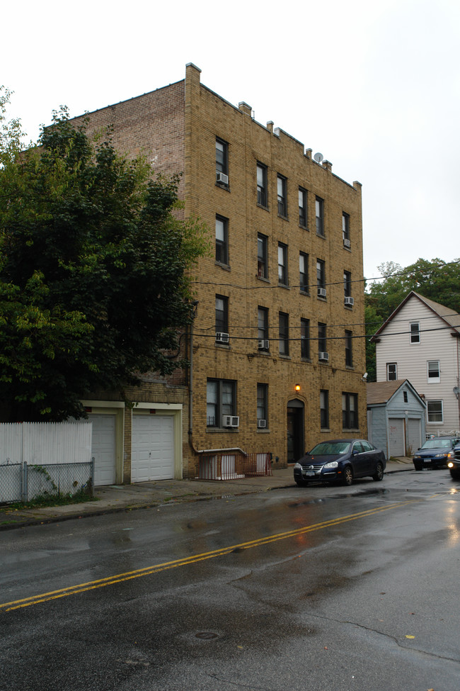 15 Radford St in Yonkers, NY - Building Photo - Building Photo