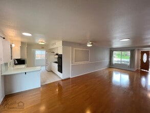 1410 Kenora St in Escondido, CA - Building Photo - Building Photo