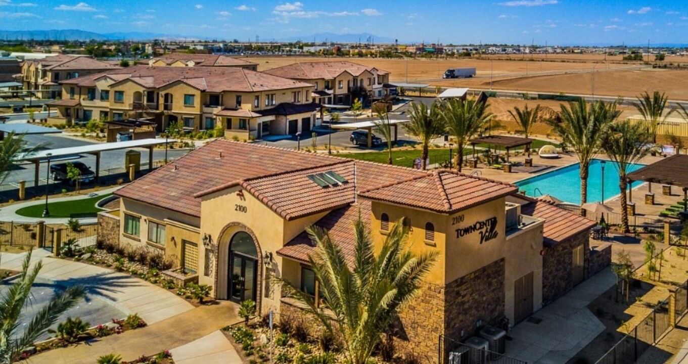 Town Center Villas in El Centro, CA - Foto de edificio