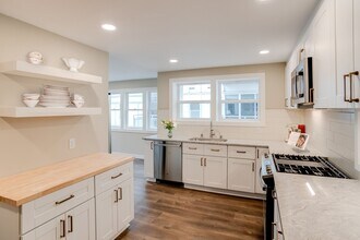 2909 Knox Ave S, Unit 2 in Minneapolis, MN - Building Photo - Building Photo