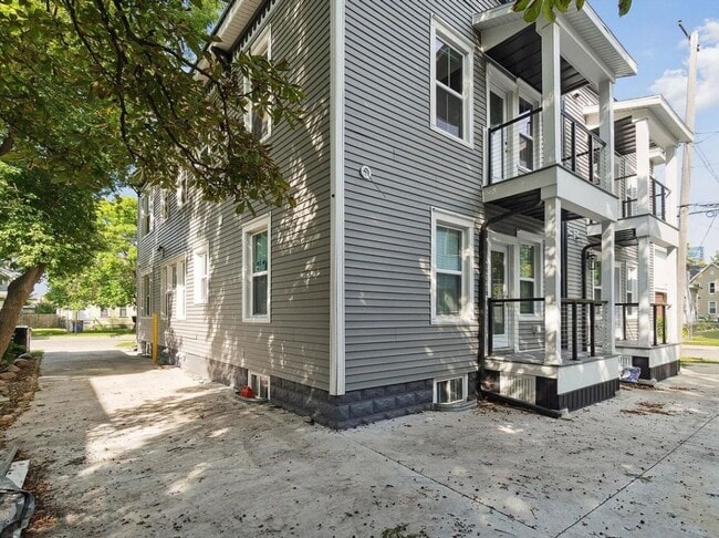 800 Douglas St NW in Grand Rapids, MI - Building Photo - Building Photo