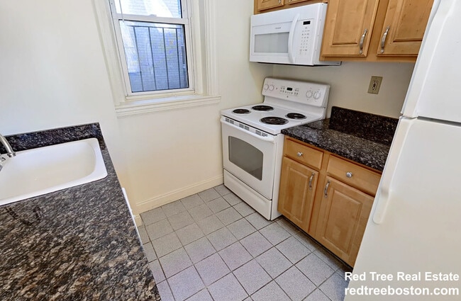 195 Park Dr in Boston, MA - Building Photo - Building Photo