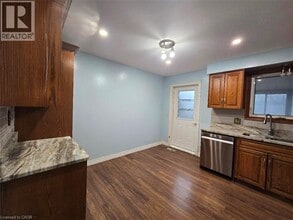 4433 Meadowvale Dr in Niagara Falls, ON - Building Photo - Building Photo