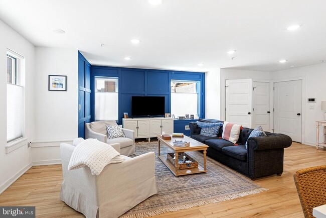 property at 1206 N Orianna St