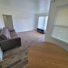 713 E Boone St, Unit A in Santa Maria, CA - Foto de edificio - Building Photo