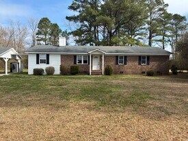 376 Governors Rd SE in Winnabow, NC - Building Photo