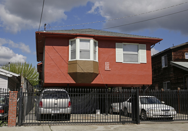 6242-6248 Bromley Ave in Oakland, CA - Building Photo - Building Photo