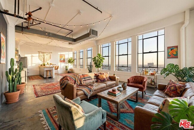 315 E 8th St in Los Angeles, CA - Building Photo - Building Photo