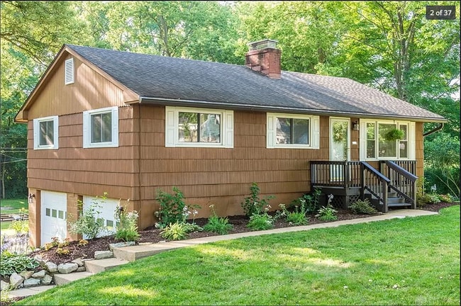 1086 Meadow Dr in Beavercreek, OH - Foto de edificio - Building Photo
