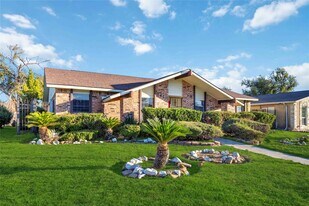 14515 Merry Meadow Dr in Houston, TX - Building Photo