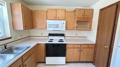 4336 Angela Ct in Albany, NY - Building Photo - Building Photo