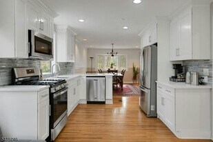 34 Lockley Ct in Mountain Lakes, NJ - Building Photo
