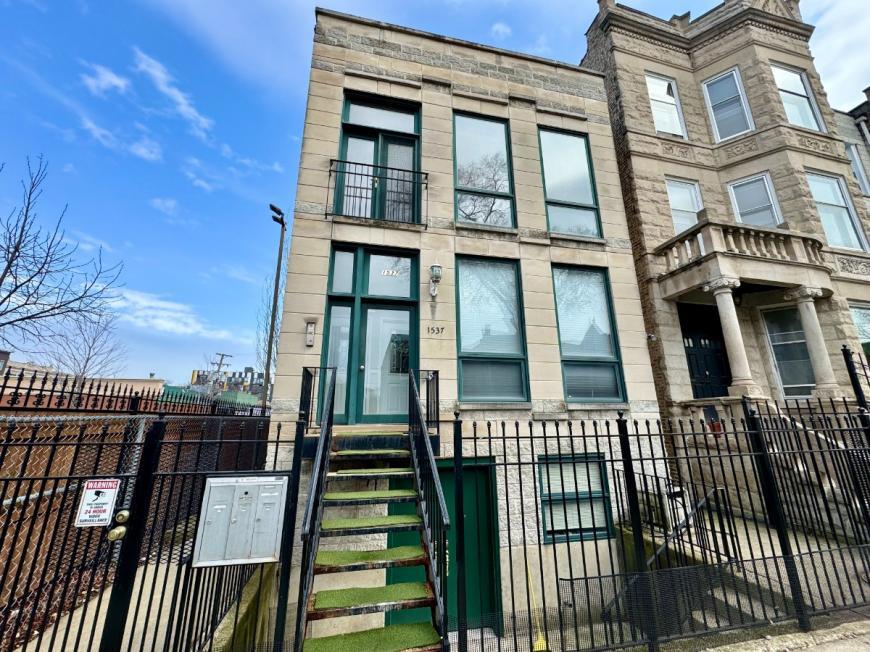 1537 N Fairfield Ave in Chicago, IL - Building Photo