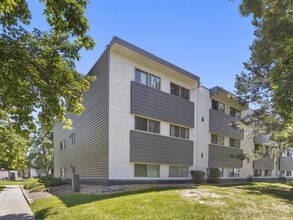 Iris in Arvada, CO - Foto de edificio - Building Photo
