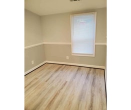 3247 Magnolia Ave in Halethorpe, MD - Building Photo - Building Photo